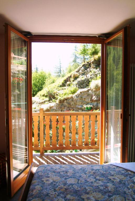 Hotel Genzianella Champoluc Szoba fotó